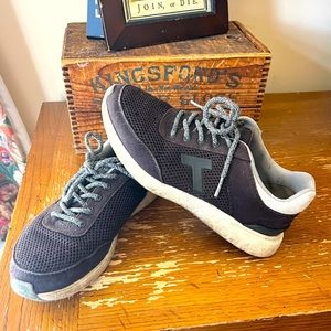Tom’s Arroyo black canvas/mesh W6.5